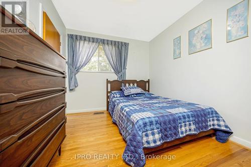 16 Langstone Crescent, Halton Hills, ON - Indoor Photo Showing Bedroom