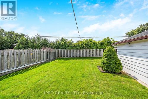 16 Langstone Crescent, Halton Hills, ON - Outdoor