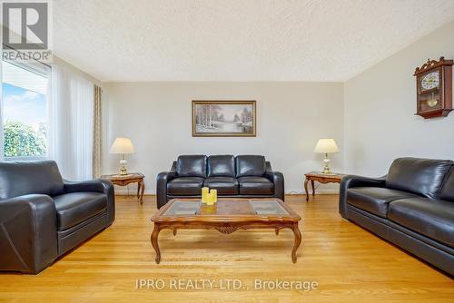 16 Langstone Crescent, Halton Hills, ON - Indoor Photo Showing Living Room