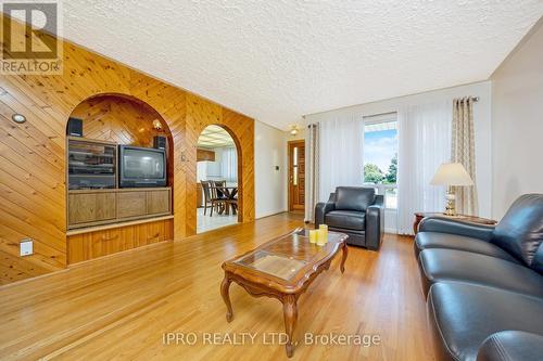 16 Langstone Crescent, Halton Hills, ON - Indoor Photo Showing Living Room