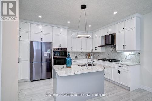 352 Chokecherry Crescent, Waterloo, ON - Indoor Photo Showing Kitchen With Upgraded Kitchen