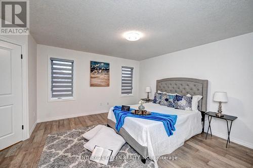 352 Chokecherry Crescent, Waterloo, ON - Indoor Photo Showing Bedroom