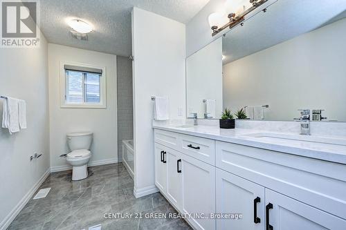 352 Chokecherry Crescent, Waterloo, ON - Indoor Photo Showing Bathroom