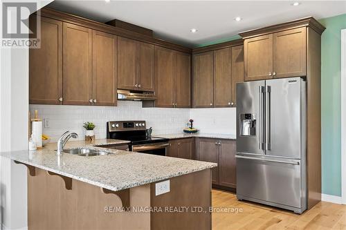 63 Brock Street, Niagara-On-The-Lake, ON - Indoor Photo Showing Kitchen With Double Sink With Upgraded Kitchen