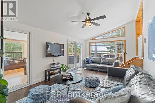 281 Stewart Lake Road, Georgian Bay, ON - Indoor Photo Showing Living Room