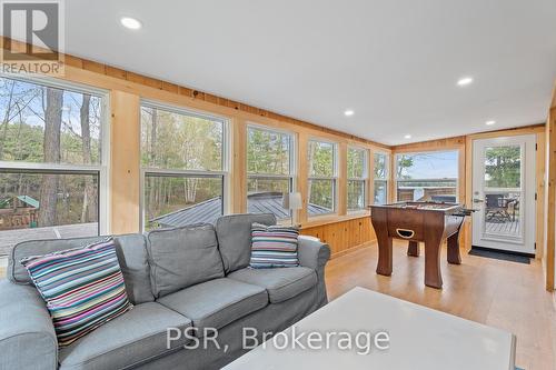 281 Stewart Lake Road, Georgian Bay, ON - Indoor Photo Showing Living Room