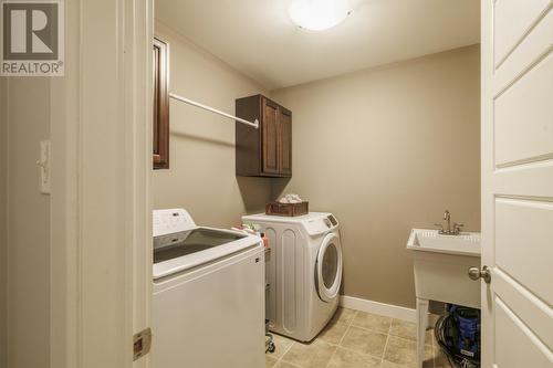 8 Dauntless Street, St. John'S, NL - Indoor Photo Showing Laundry Room