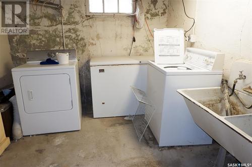 113 2Nd Avenue W, Mossbank, SK - Indoor Photo Showing Laundry Room