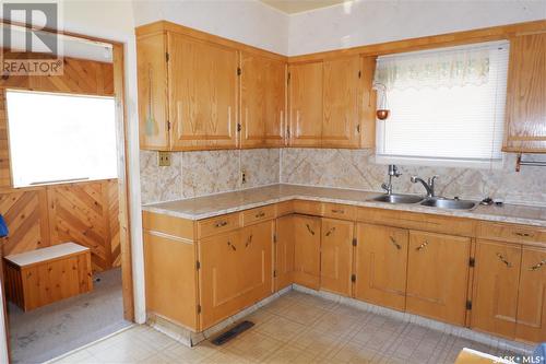 113 2Nd Avenue W, Mossbank, SK - Indoor Photo Showing Kitchen With Double Sink