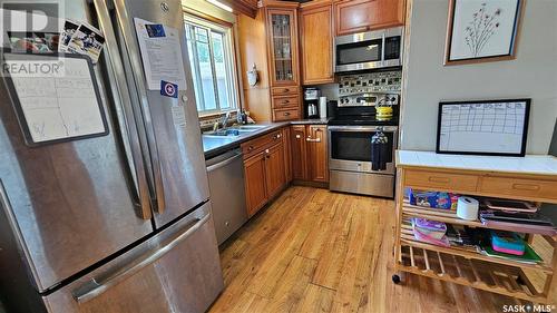 1546 Ashley Drive, Swift Current, SK - Indoor Photo Showing Kitchen