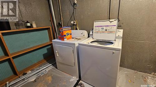 1546 Ashley Drive, Swift Current, SK - Indoor Photo Showing Laundry Room