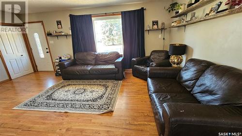 1546 Ashley Drive, Swift Current, SK - Indoor Photo Showing Living Room