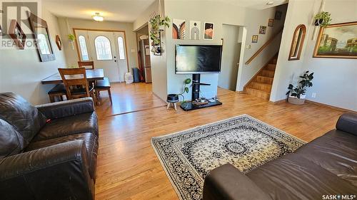 1546 Ashley Drive, Swift Current, SK - Indoor Photo Showing Living Room