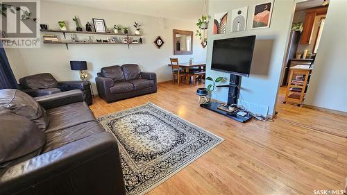 1546 Ashley Drive, Swift Current, SK - Indoor Photo Showing Living Room