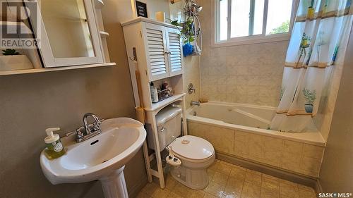 1546 Ashley Drive, Swift Current, SK - Indoor Photo Showing Bathroom