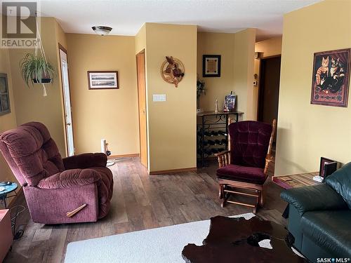 740 Rick Smith Crescent, Weyburn, SK - Indoor Photo Showing Living Room