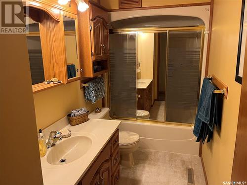 740 Rick Smith Crescent, Weyburn, SK - Indoor Photo Showing Bathroom