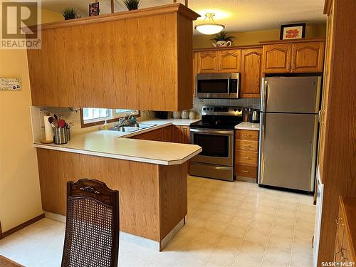 740 Rick Smith Crescent, Weyburn, SK - Indoor Photo Showing Kitchen With Double Sink