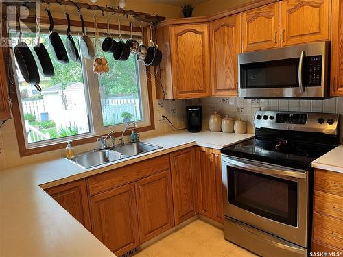 740 Rick Smith Crescent, Weyburn, SK - Indoor Photo Showing Kitchen With Double Sink