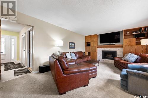 236 Lockwood Road, Regina, SK - Indoor Photo Showing Living Room With Fireplace