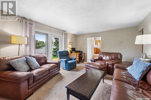 236 Lockwood Road, Regina, SK - Indoor Photo Showing Living Room