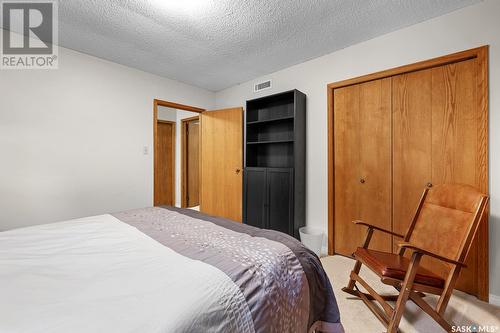 236 Lockwood Road, Regina, SK - Indoor Photo Showing Bedroom