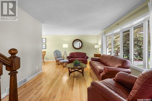 236 Lockwood Road, Regina, SK - Indoor Photo Showing Living Room