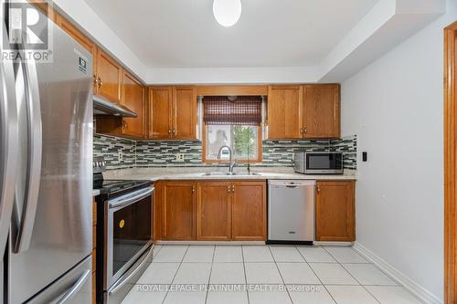 28 Kentucky Drive, Brampton (Fletcher'S Creek South), ON - Indoor Photo Showing Kitchen With Double Sink