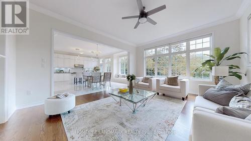 105 Bridgepointe Court, Aurora, ON - Indoor Photo Showing Living Room