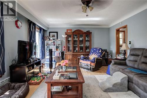 344 Wellington Heights, Greater Sudbury, ON - Indoor Photo Showing Living Room