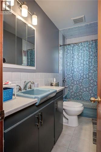 344 Wellington Heights, Greater Sudbury, ON - Indoor Photo Showing Bathroom