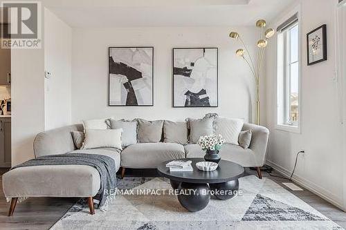 75 Bavin Street, Clarington (Bowmanville), ON - Indoor Photo Showing Living Room