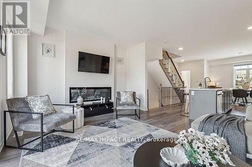 75 Bavin Street, Clarington (Bowmanville), ON - Indoor Photo Showing Living Room