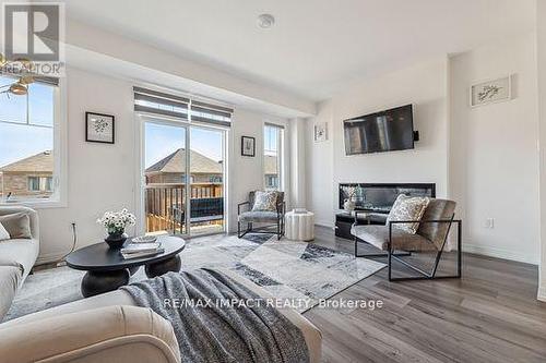 75 Bavin Street, Clarington (Bowmanville), ON - Indoor Photo Showing Living Room