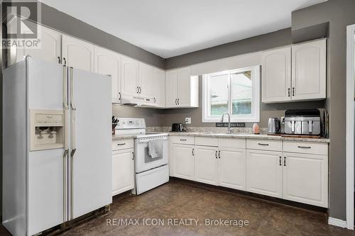 14 Farmington Drive, St. Thomas, ON - Indoor Photo Showing Kitchen