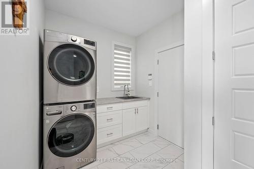 59 Wayside Lane, Southwold (Talbotville), ON - Indoor Photo Showing Laundry Room