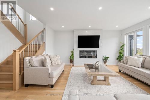 59 Wayside Lane, Southwold (Talbotville), ON - Indoor Photo Showing Living Room With Fireplace