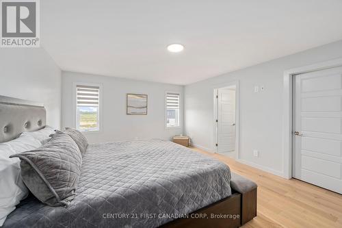 59 Wayside Lane, Southwold (Talbotville), ON - Indoor Photo Showing Bedroom