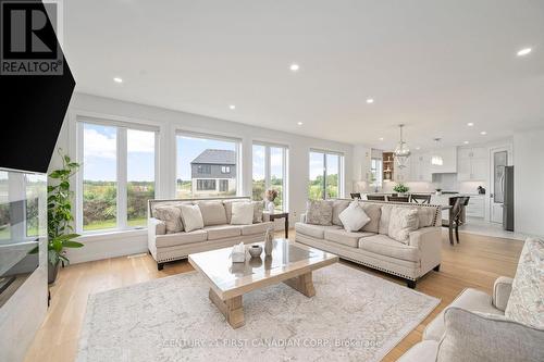 59 Wayside Lane, Southwold (Talbotville), ON - Indoor Photo Showing Living Room