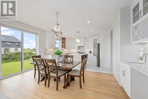 59 Wayside Lane, Southwold (Talbotville), ON - Indoor Photo Showing Dining Room