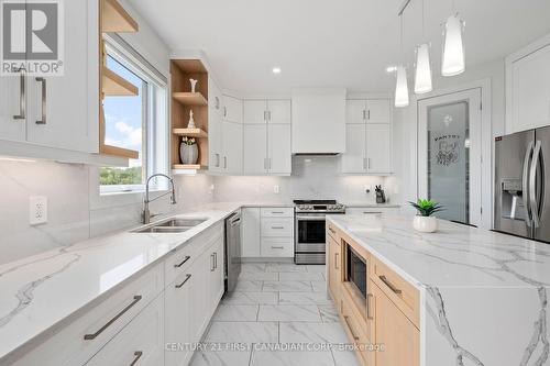 59 Wayside Lane, Southwold (Talbotville), ON - Indoor Photo Showing Kitchen With Double Sink With Upgraded Kitchen