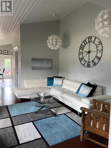 106-110 Peninsula Rd, Marathon, ON - Indoor Photo Showing Living Room