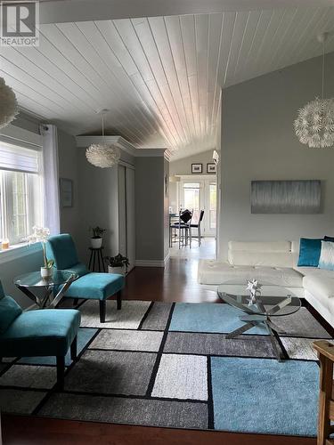 106-110 Peninsula Rd, Marathon, ON - Indoor Photo Showing Living Room