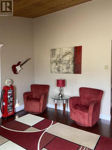 106-110 Peninsula Rd, Marathon, ON - Indoor Photo Showing Living Room