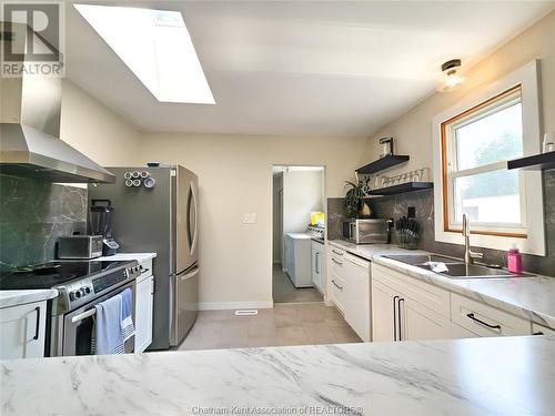 105 Tissiman Avenue, Chatham, ON - Indoor Photo Showing Kitchen