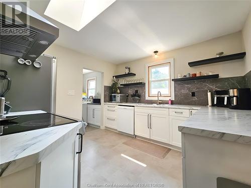 105 Tissiman Avenue, Chatham, ON - Indoor Photo Showing Kitchen