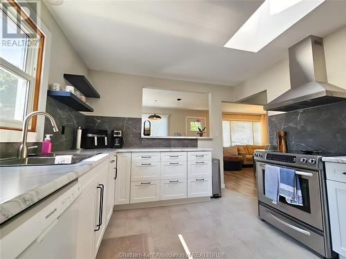 105 Tissiman Avenue, Chatham, ON - Indoor Photo Showing Kitchen With Upgraded Kitchen