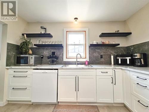 105 Tissiman Avenue, Chatham, ON - Indoor Photo Showing Kitchen