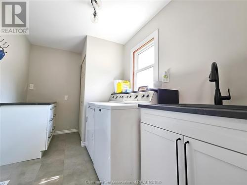 105 Tissiman Avenue, Chatham, ON - Indoor Photo Showing Laundry Room