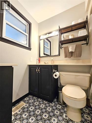 105 Tissiman Avenue, Chatham, ON - Indoor Photo Showing Bathroom